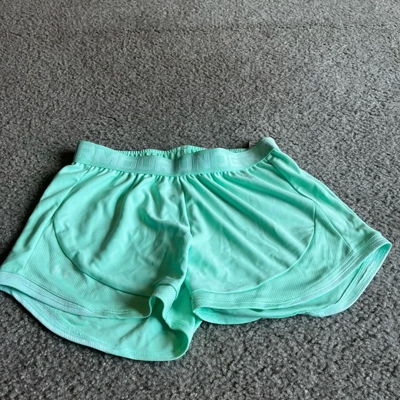 Under Armour loose workout shorts - Picture 2 of 6